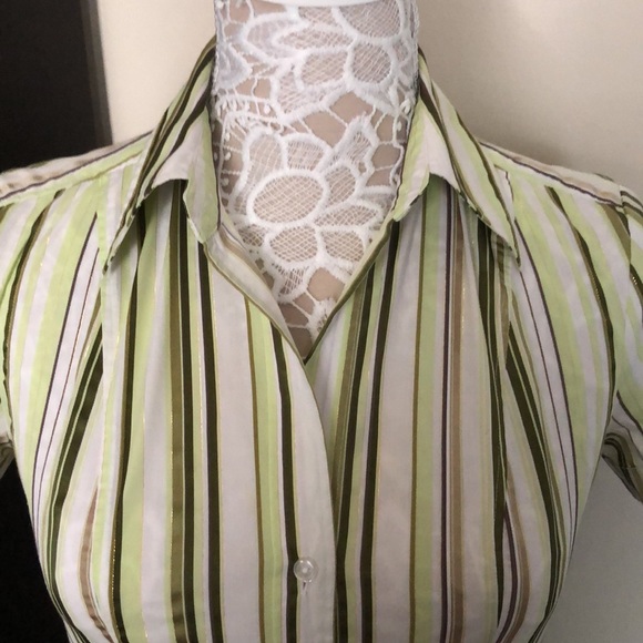 LIKE NEW Condition NEW YORK&company short sleeve button down shirt sizeXS multi - Picture 2 of 7